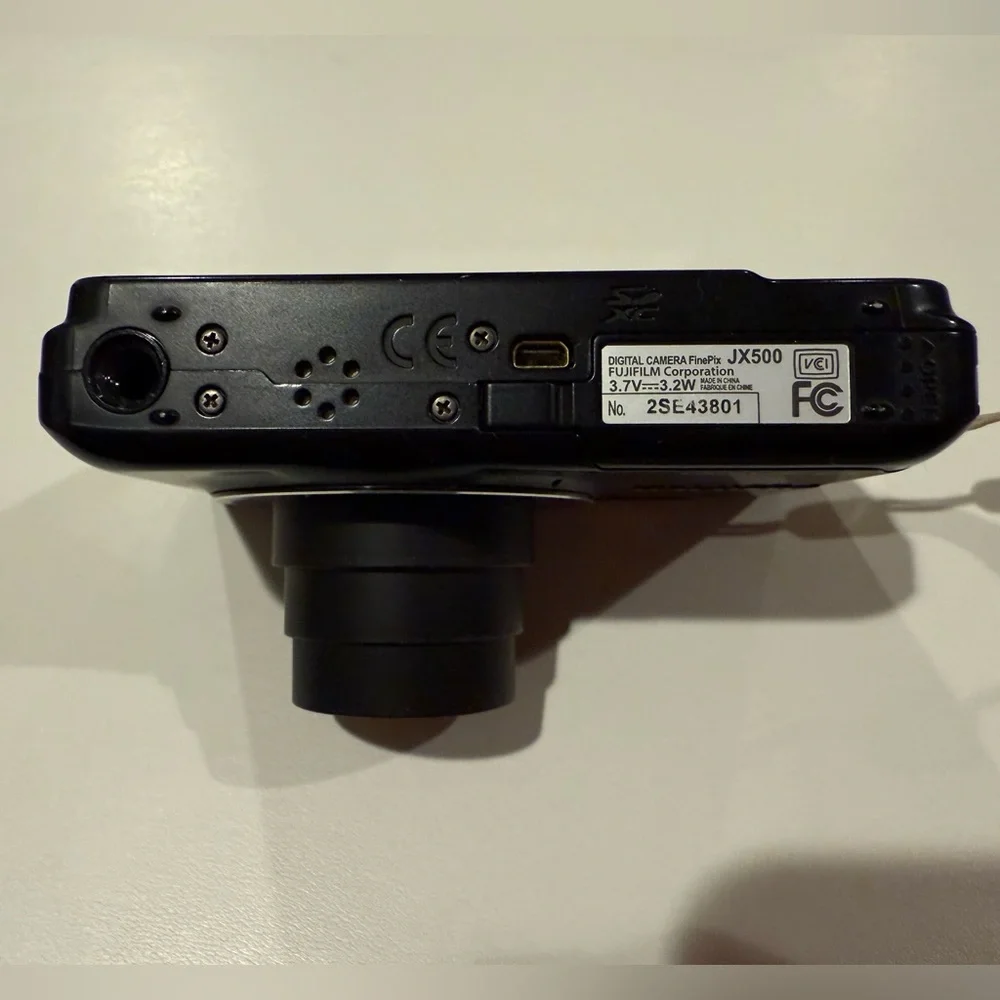 Fujifilm FinePix JX500 Compact Digital Camera 14.0MP with Charging Cord & Case